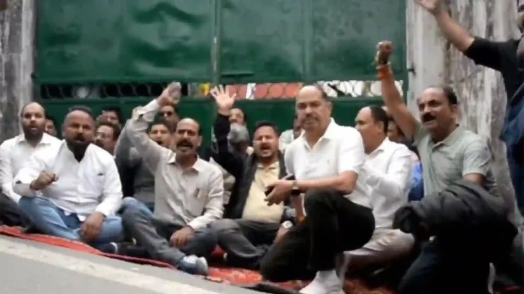 Nainital Bank Employees Protest Against Transfers and Pending Demands at Head Office