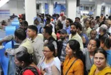 Huge Rush in Banks in West Bengal due to Annapurna Yojana
