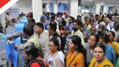 Huge Rush in Banks in West Bengal due to Annapurna Yojana