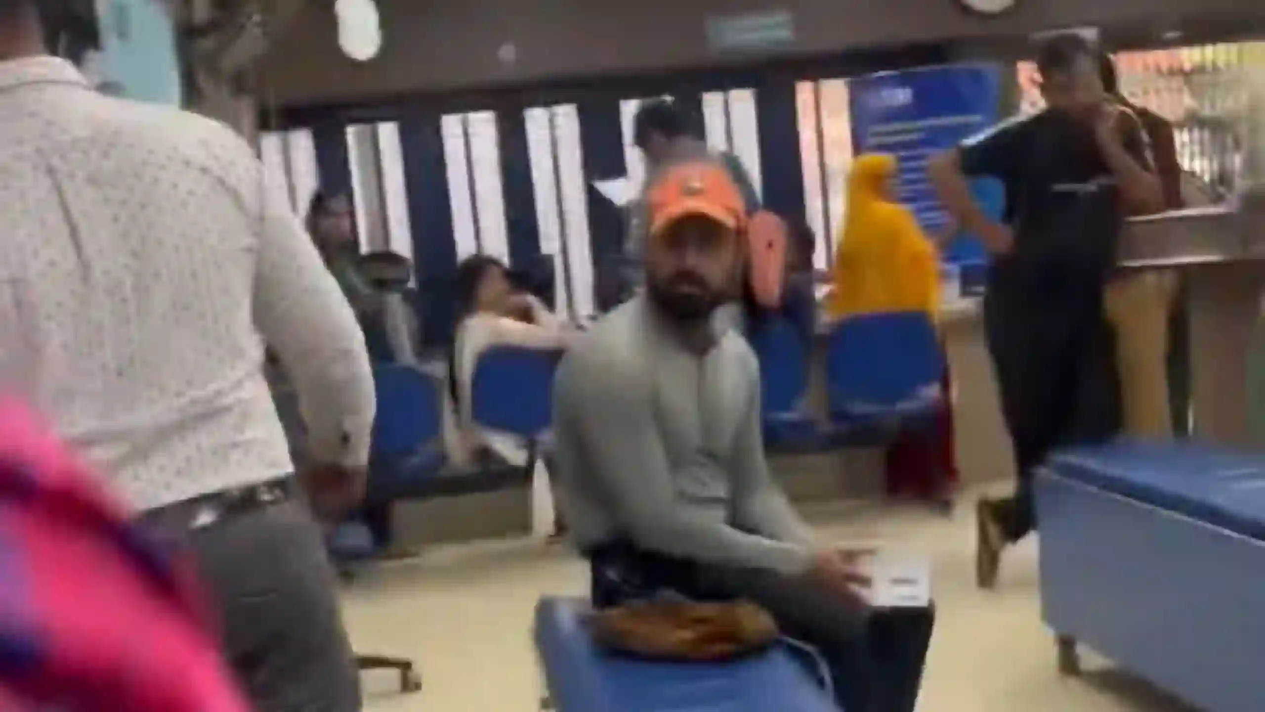 Should Bank Employees work without Lunch? Customer creates chaos in SBI