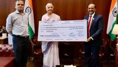 SBI pays Dividend of Rs 8813 crore to Govt