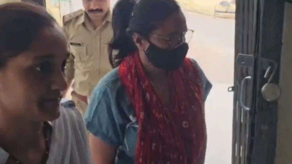 Bank Female Cashier arrested for embezzling money in Madhya Pradesh