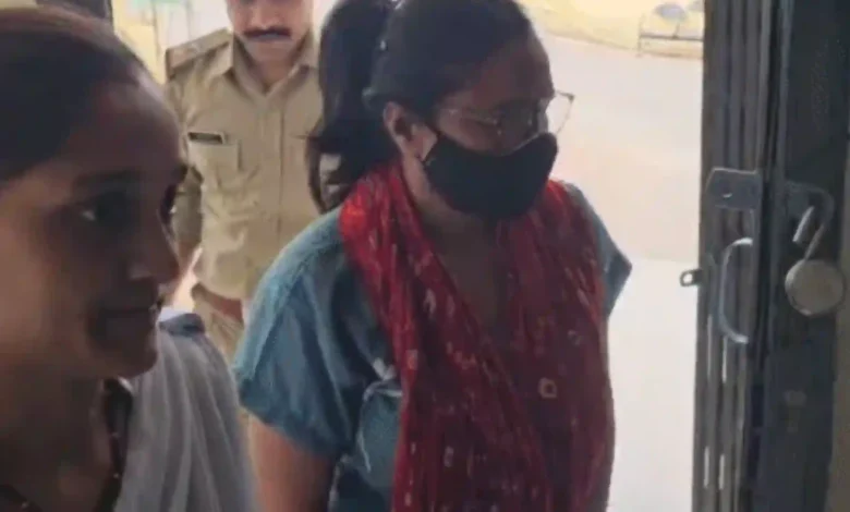 Bank Female Cashier arrested for embezzling money in Madhya Pradesh