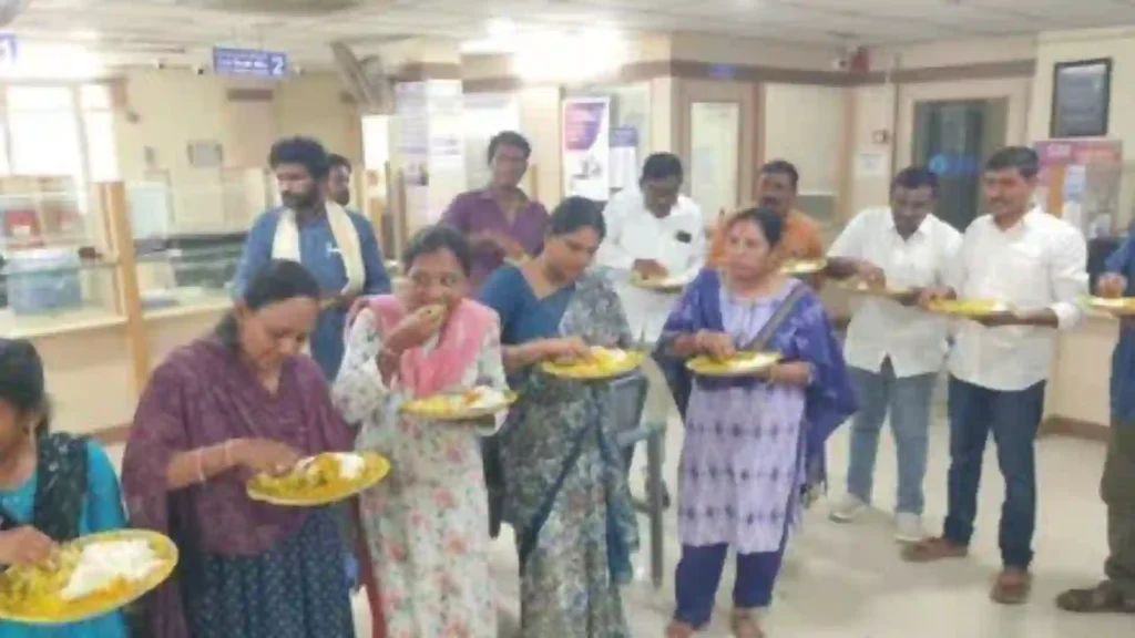 SBI Customers Protest Inside Branch, Demand Return of Pledged Gold Ornaments