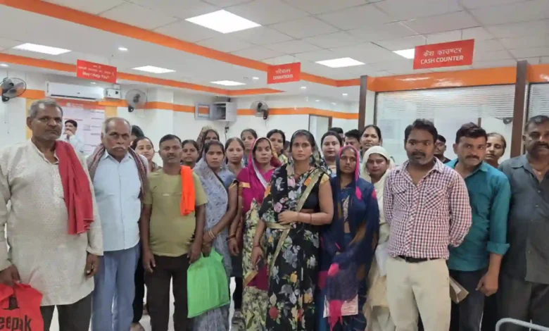 Account Holders Protest at Bank of Baroda Branch Over Alleged ₹10 Crore Fraud