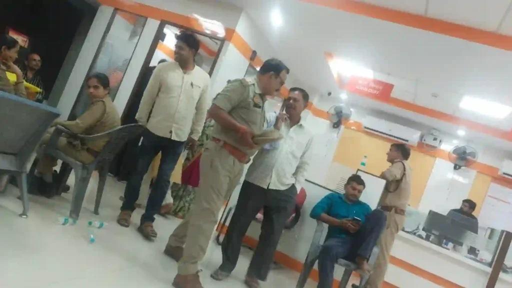 Account Holders Protest at Bank of Baroda Branch Over Alleged ₹10 Crore Fraud