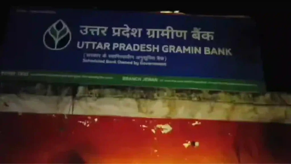 Fire Breaks Out at Uttar Pradesh Gramin Bank in Shahjahanpur Due to Short Circuit