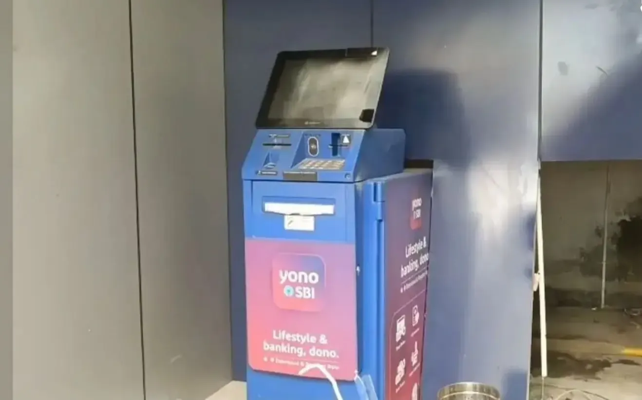 SBI ATM looted in Bihar, Robbers uprooted ATM and Fled