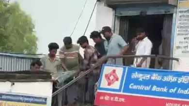 Customer creates chaos inside Central Bank of India
