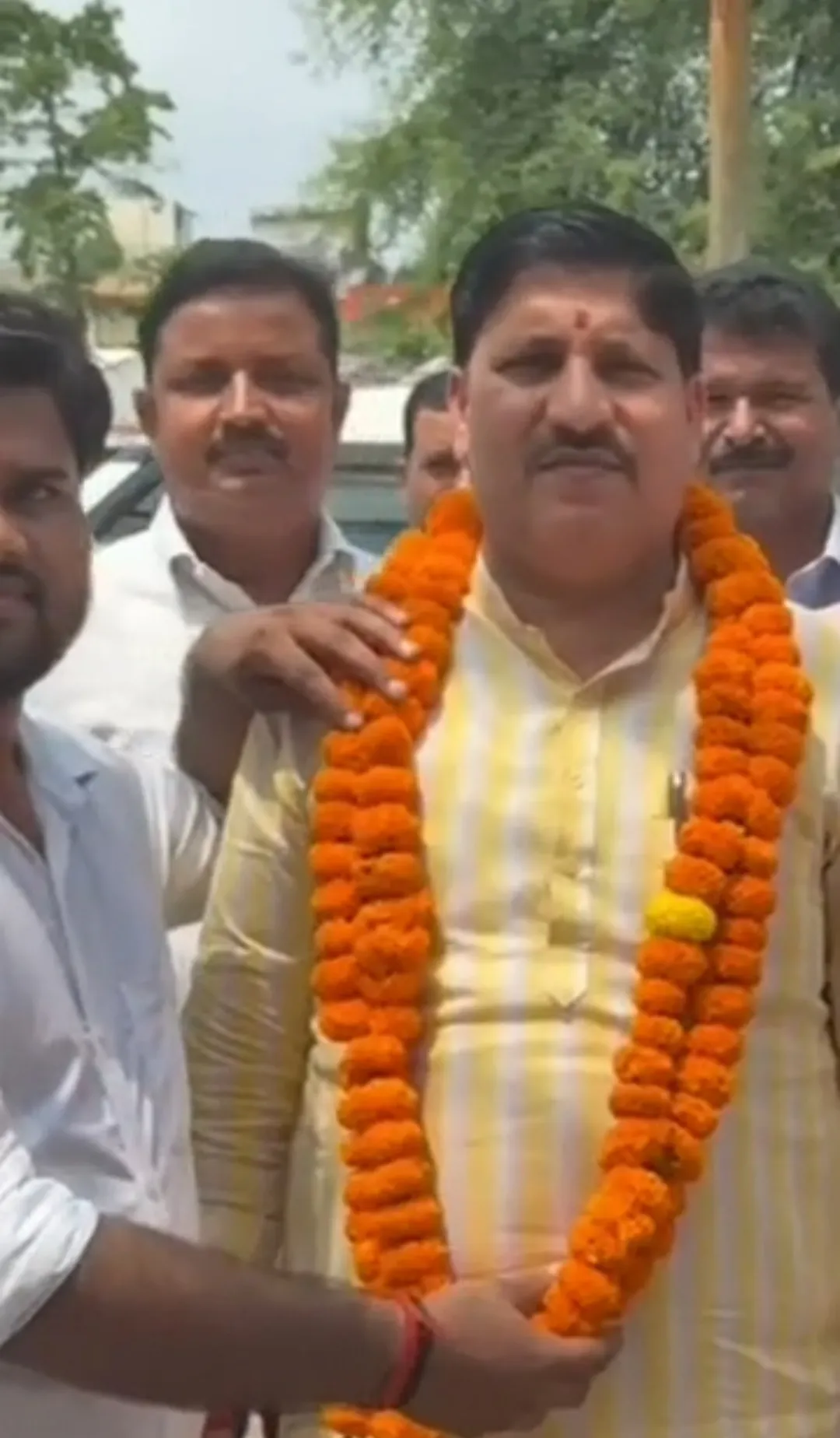BJP MLA threatens to beat PNB Bank Manager in Uttar Pradesh