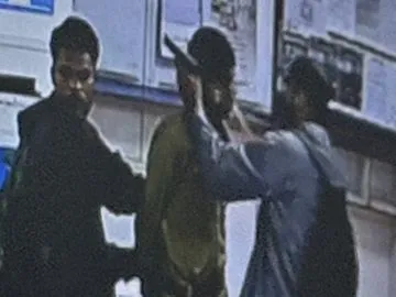 Robbers threaten Bank employees with gun