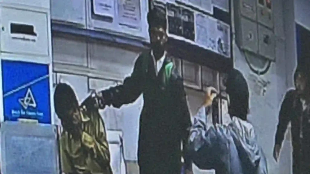Canara Bank Robbery in Jamshedpur: Police Release Suspects’ Video, Announce ₹2 Lakh Reward for Each Criminal
