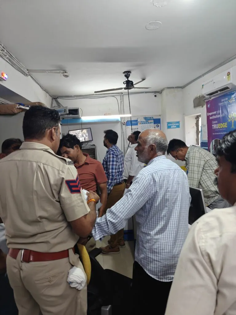 Canara Bank Staff has committed suicide inside Premises in Kota