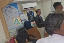 Customer attacks SBI Employees with Axe in Gujarat