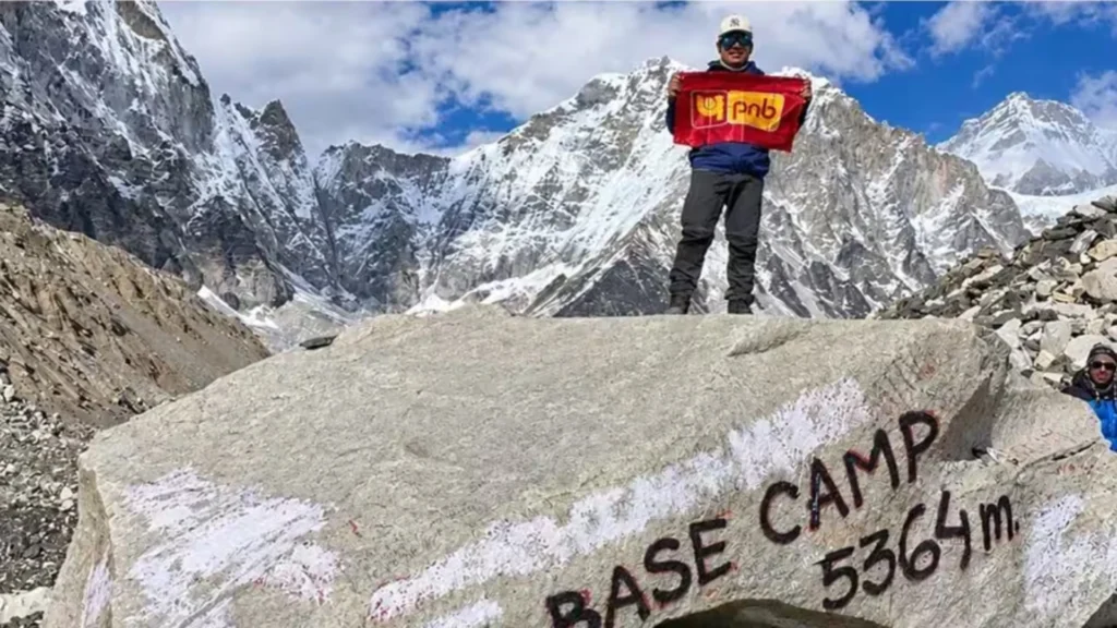 Hearing-Impaired PNB Manager from Karnal Treks 130 Km to Everest Base Camp, Hoists Bank Flag