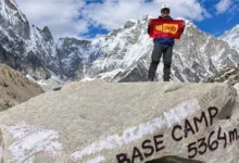 Hearing Impaired PNB Manager from Karnal Treks 130 Km to Everest Base Camp, Hoists Bank Flag