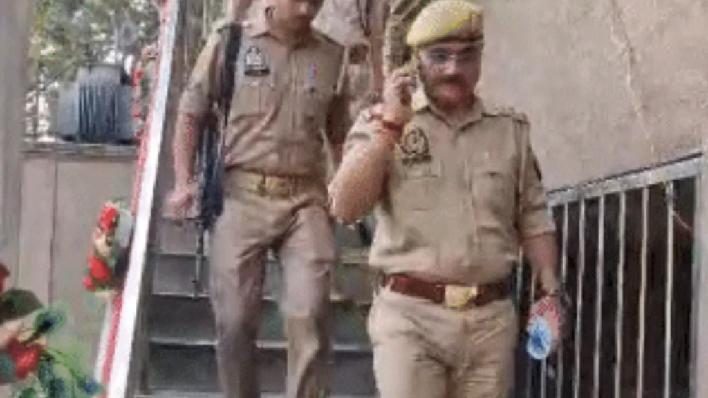 Bank Manager’s Wife Dies After Falling at Jhansi Hotel, Father Alleges Murder